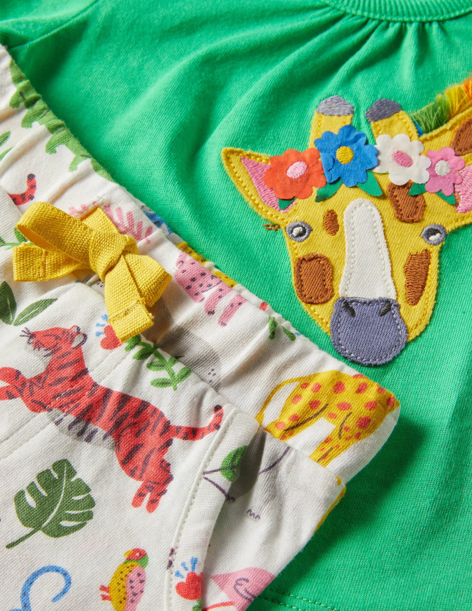 Appliqué Shorts Playset-Green Giraffe