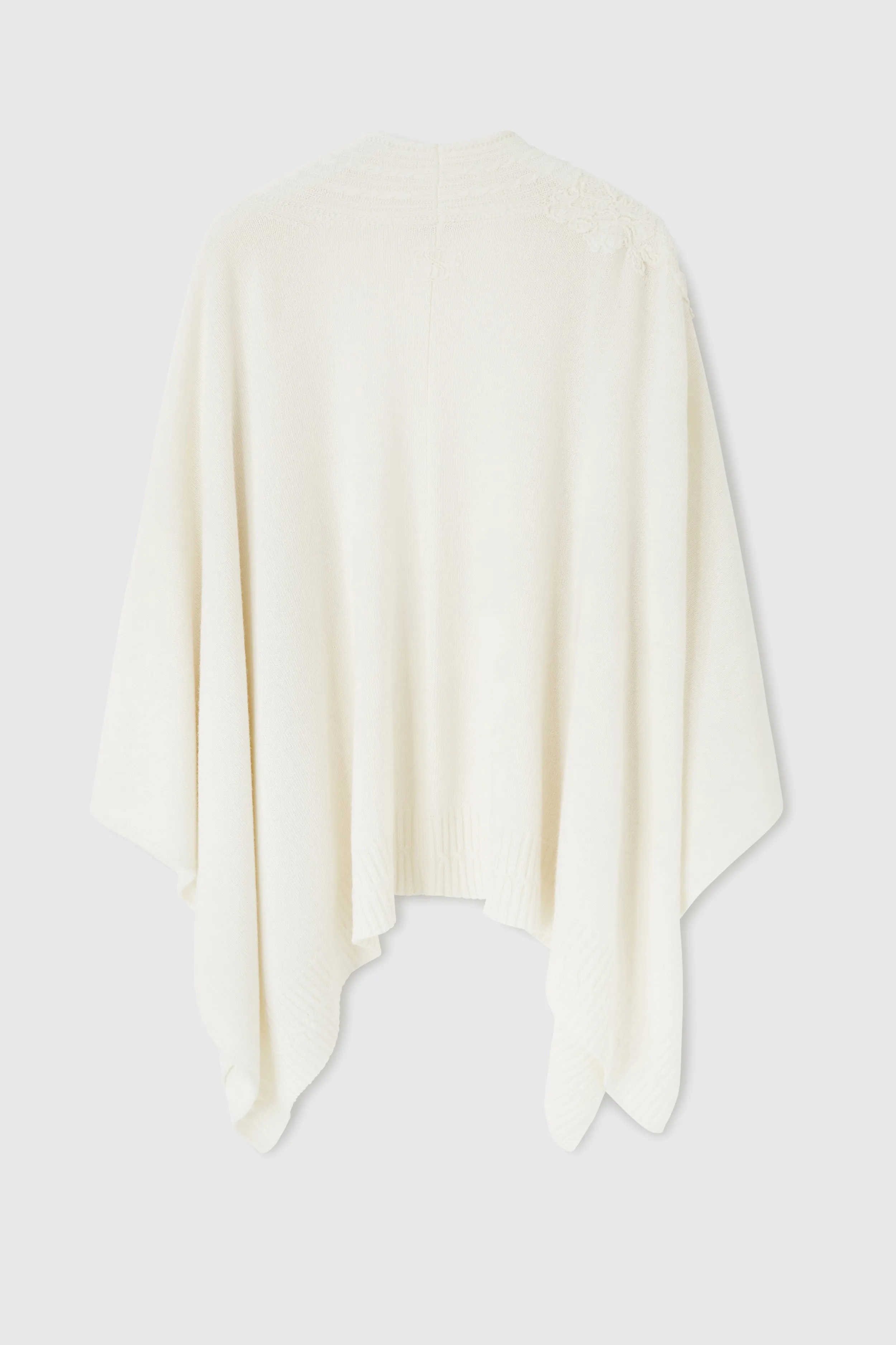 Cape with lace
