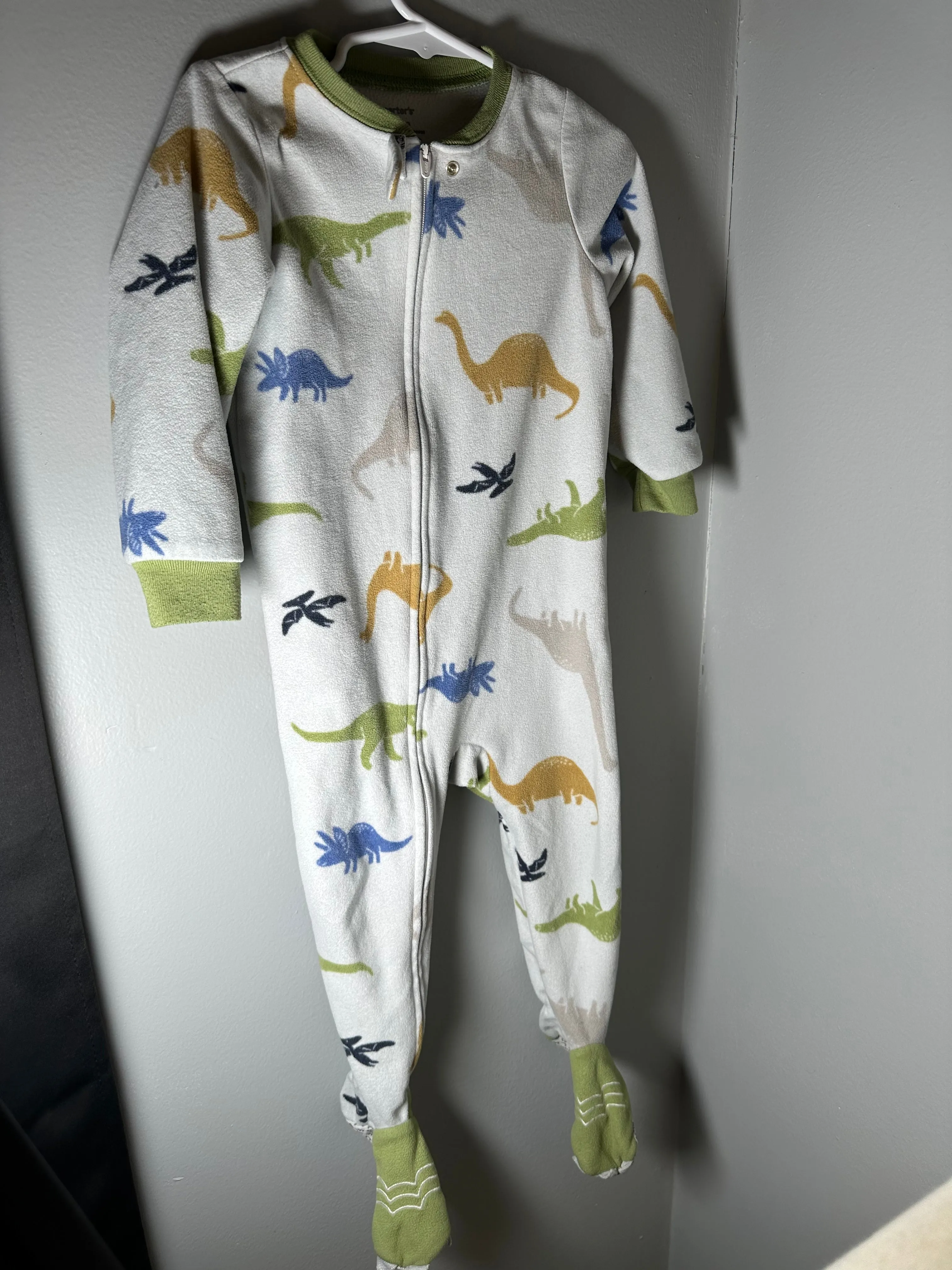 Carters footy pajamas White with dinosaurs - size Kids Clothing:     24 Mos & 2 & 2T