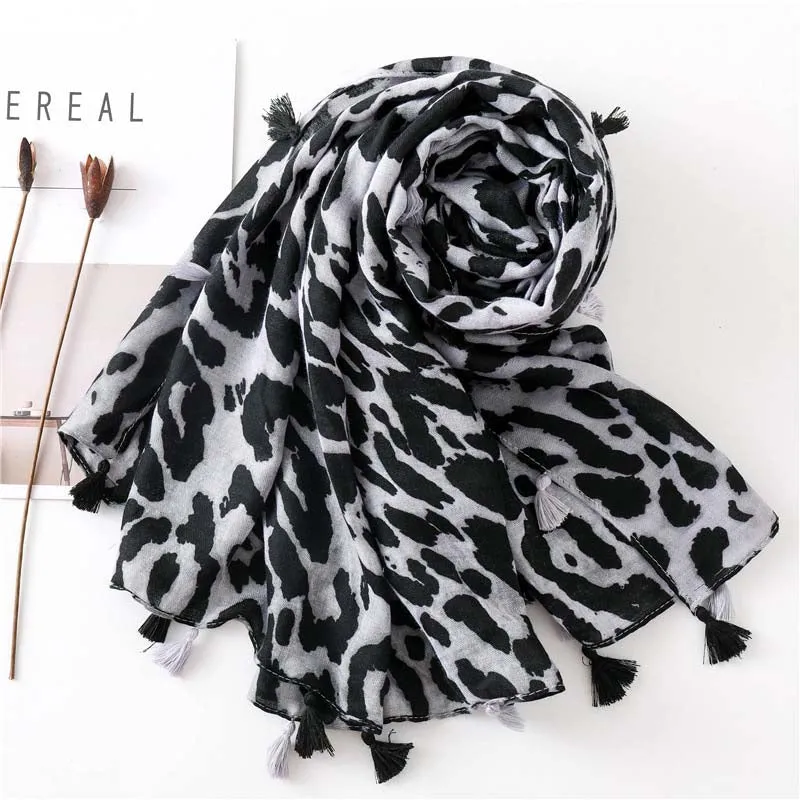 Casual Leopard Print Scarf