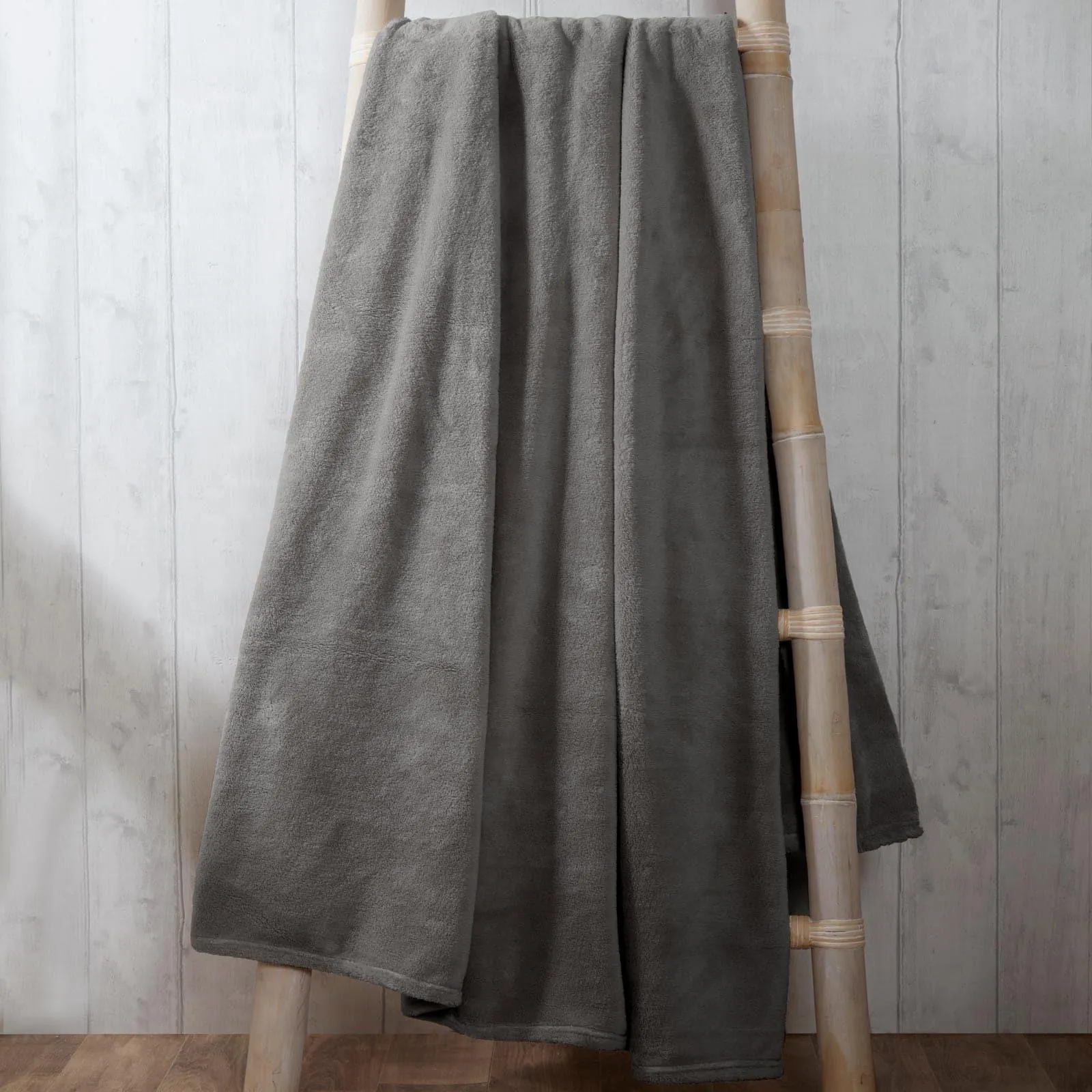 Coral Fleece Throw Charcoal