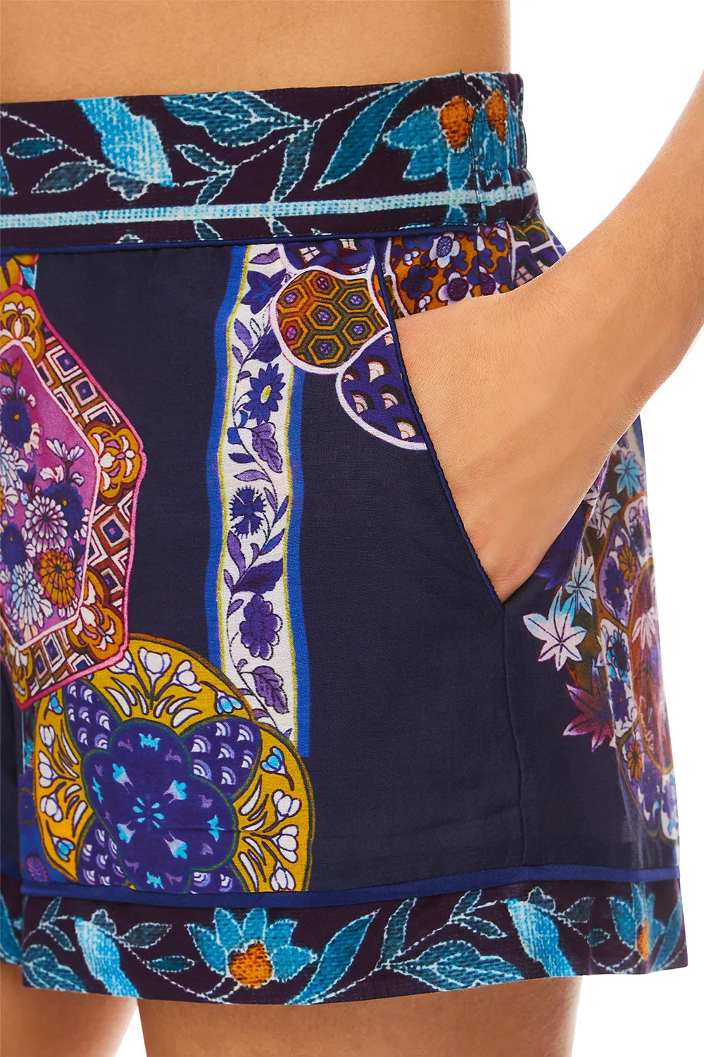 FLARED ELASTIC BACK SHORT STAR GAZER