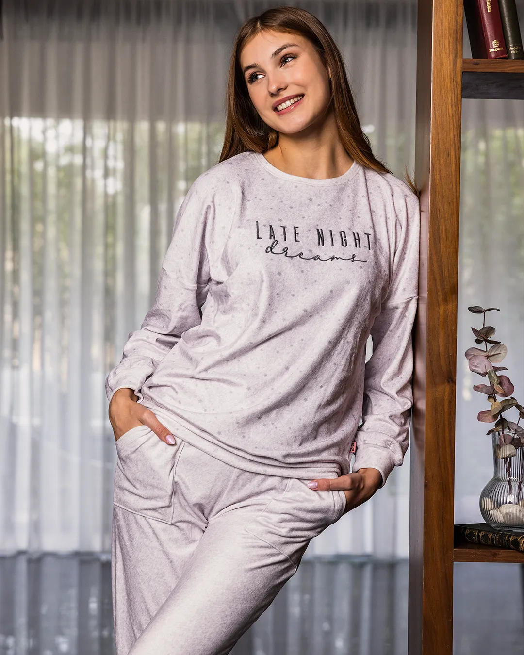 Late night dreamبيجاما حريمي كِتف ساقط
