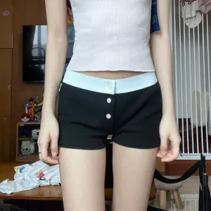 Leann Three-Button Short