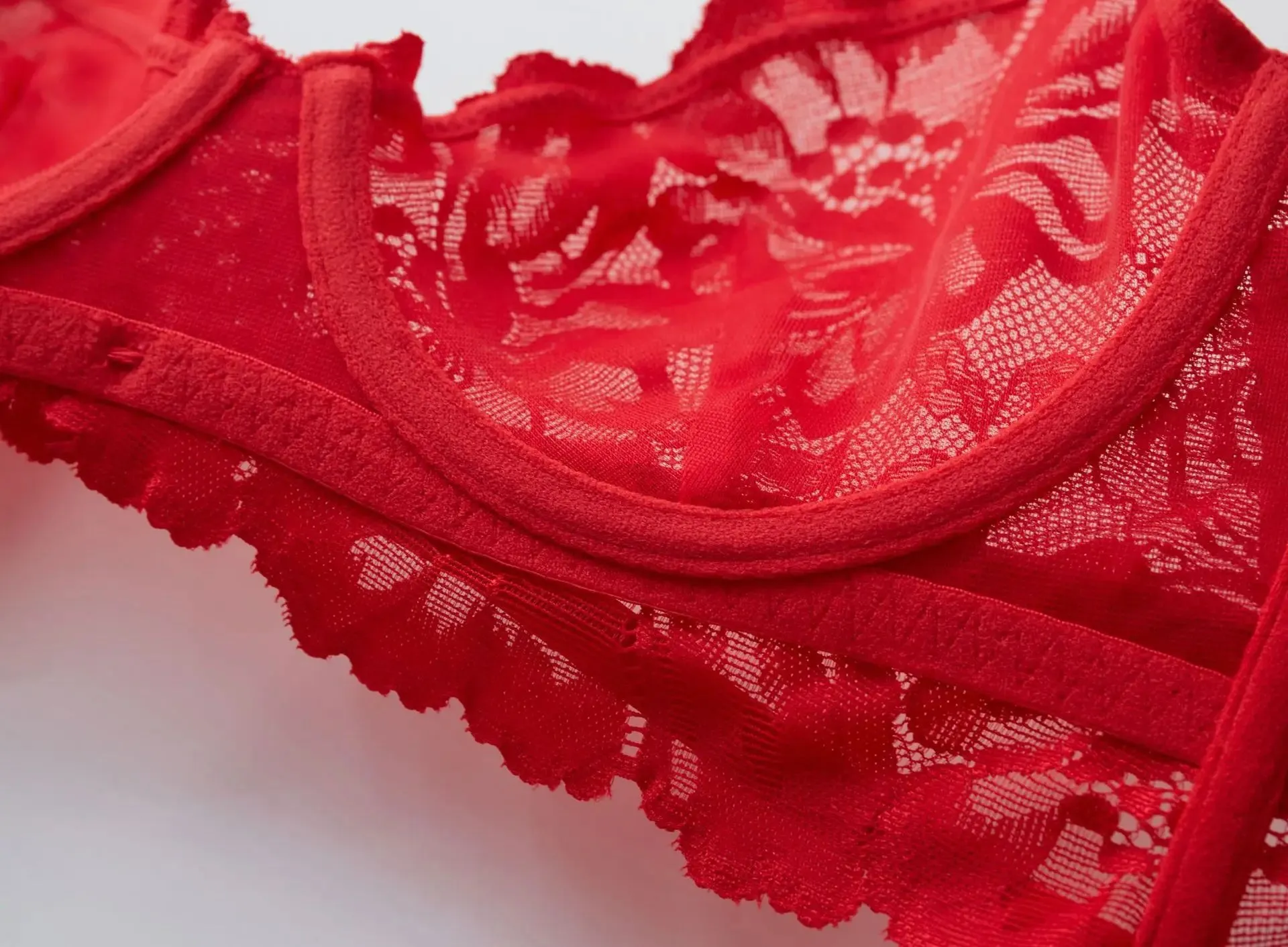 Logirlve Lace Lingerie Set – Seductive Elegance for Valentine’s Day!