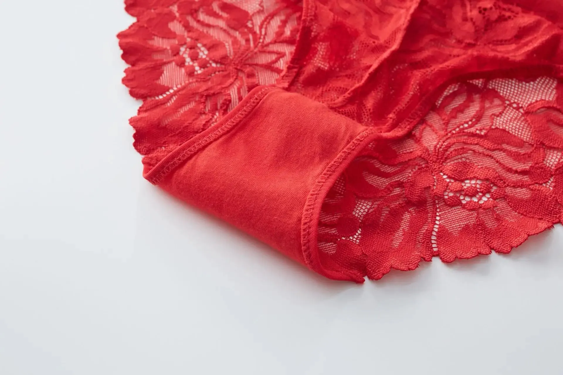 Logirlve Lace Lingerie Set – Seductive Elegance for Valentine’s Day!