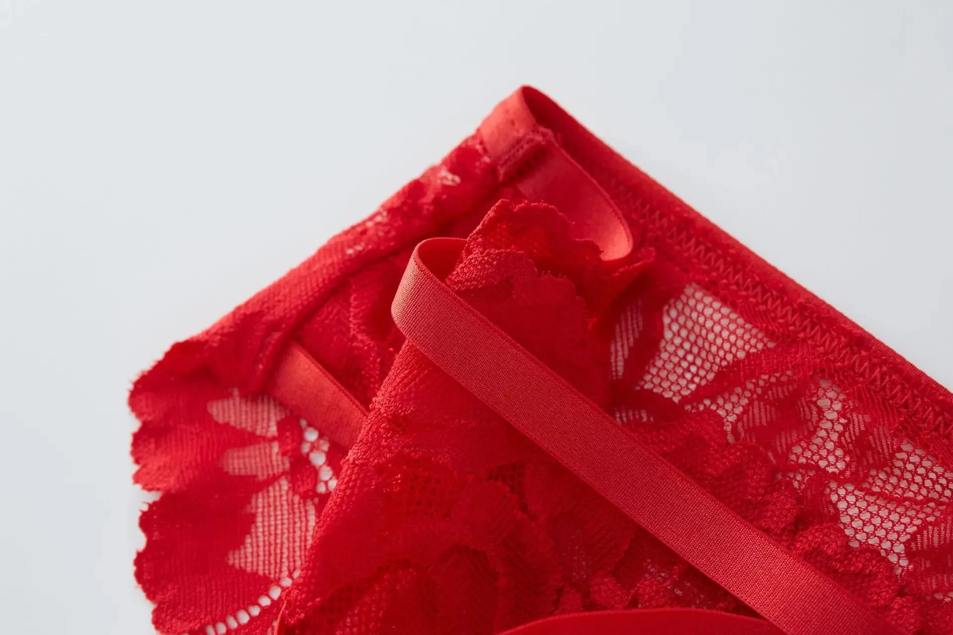 Logirlve Lace Lingerie Set – Seductive Elegance for Valentine’s Day!
