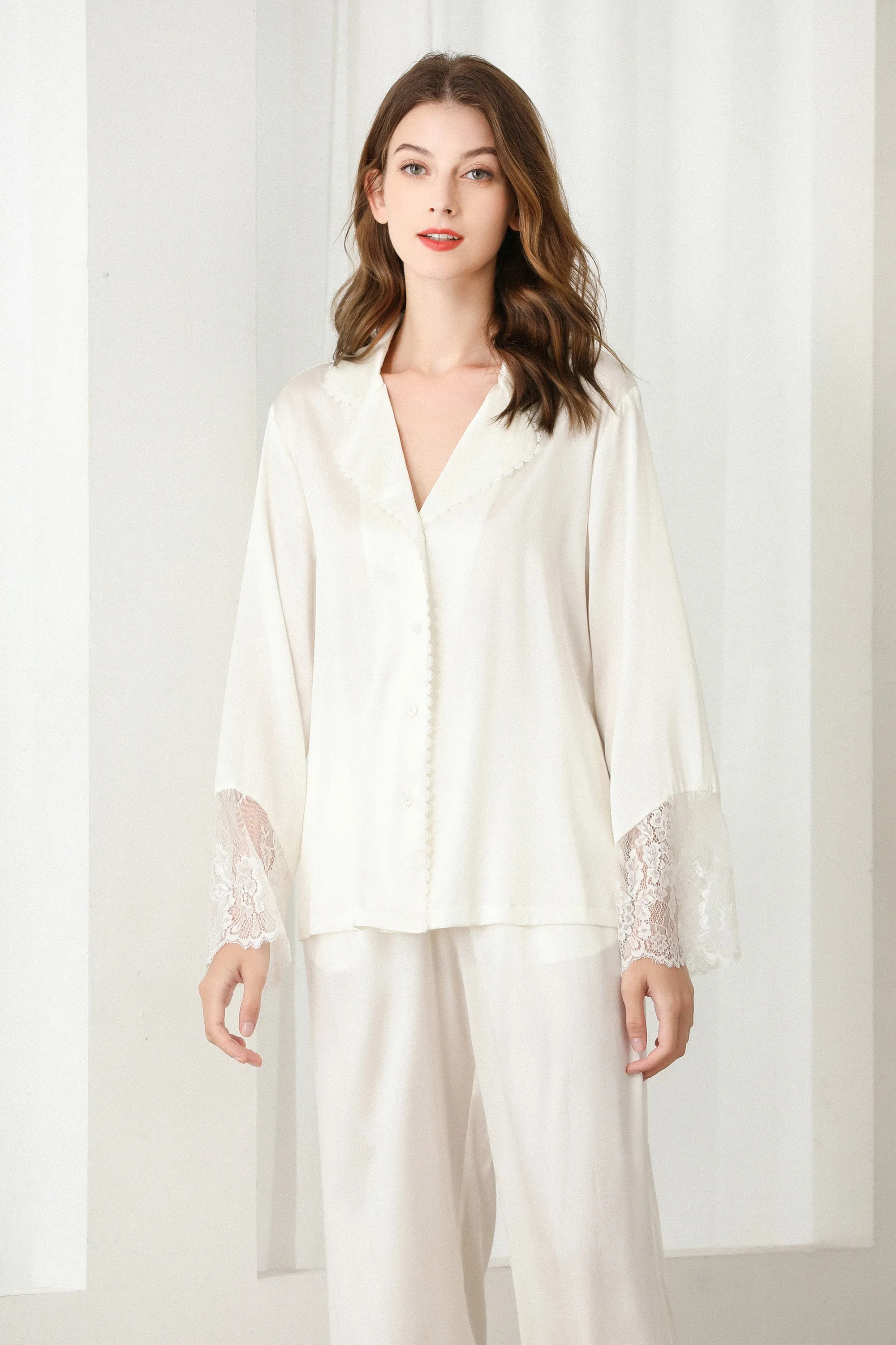 Lykke Home | 19 Momme Mulberry Silk Lace Pajama Set