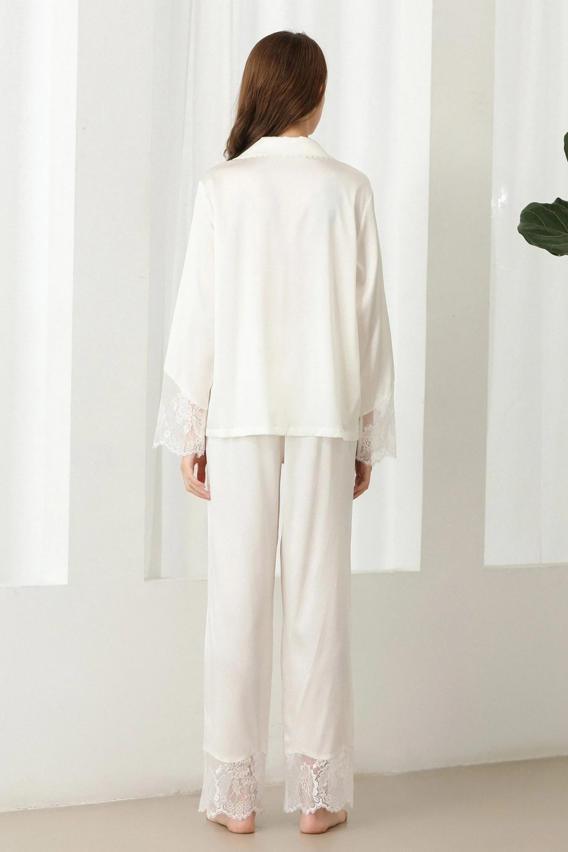Lykke Home | 19 Momme Mulberry Silk Lace Pajama Set