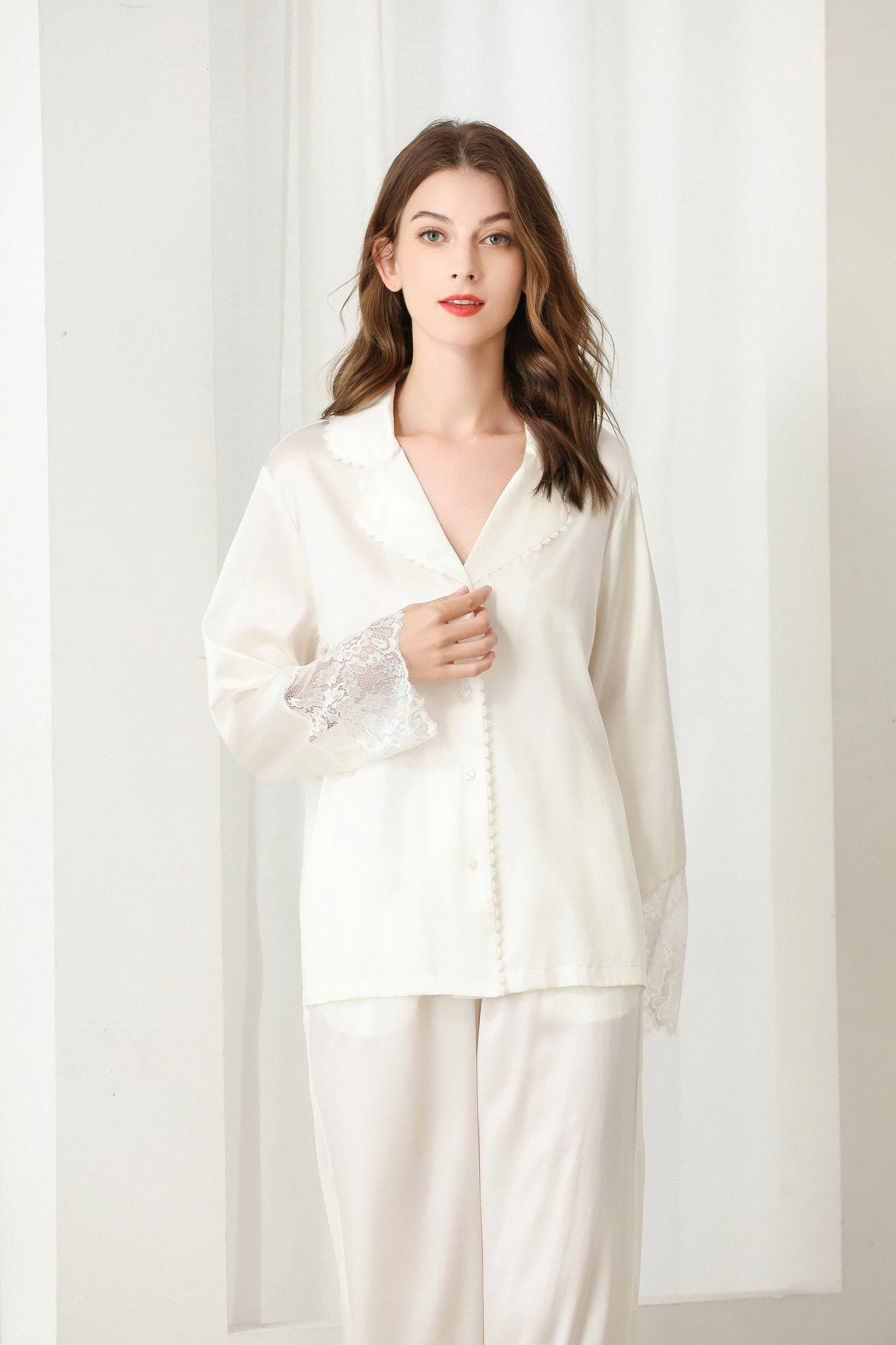 Lykke Home | 19 Momme Mulberry Silk Lace Pajama Set