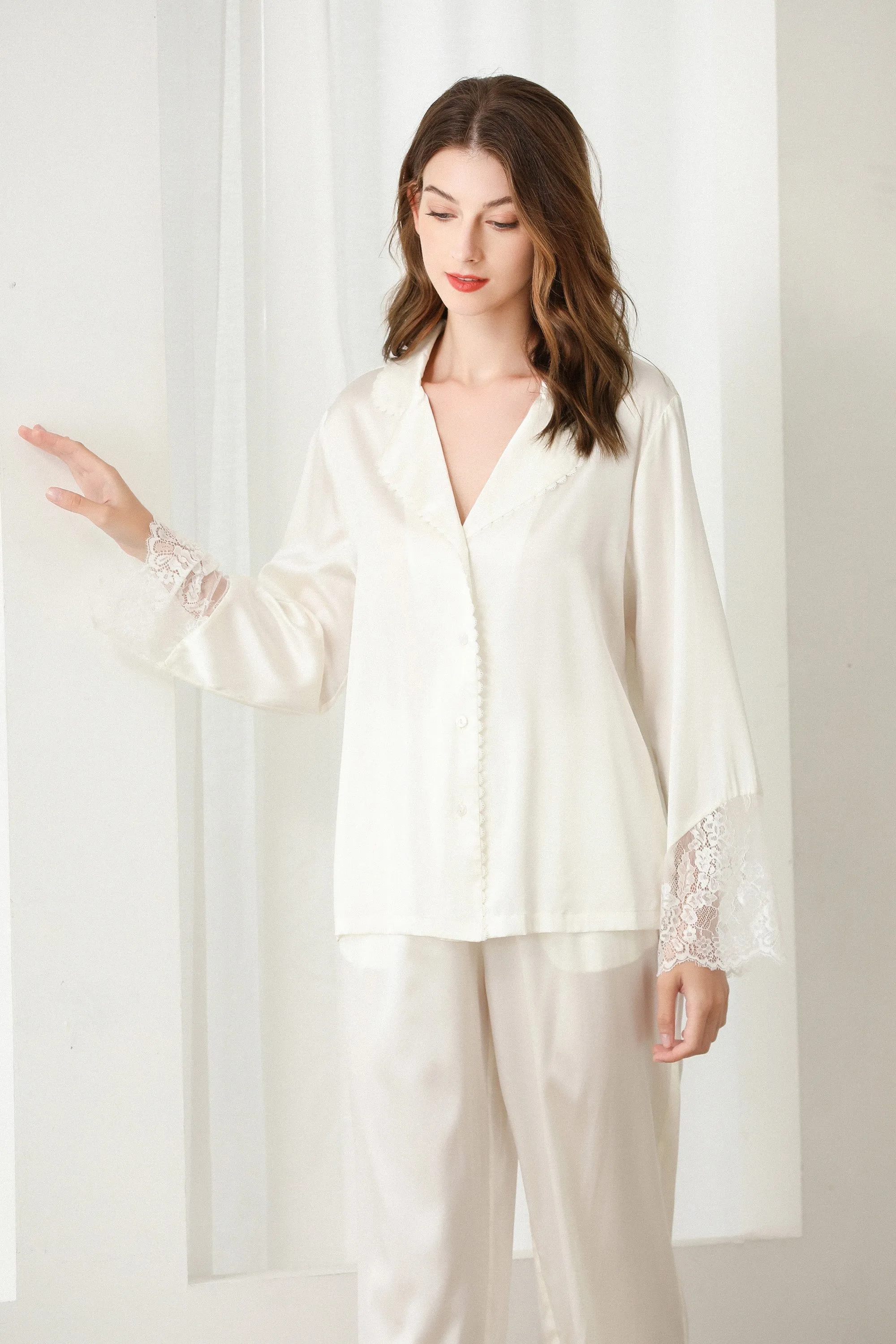 Lykke Home | 19 Momme Mulberry Silk Lace Pajama Set