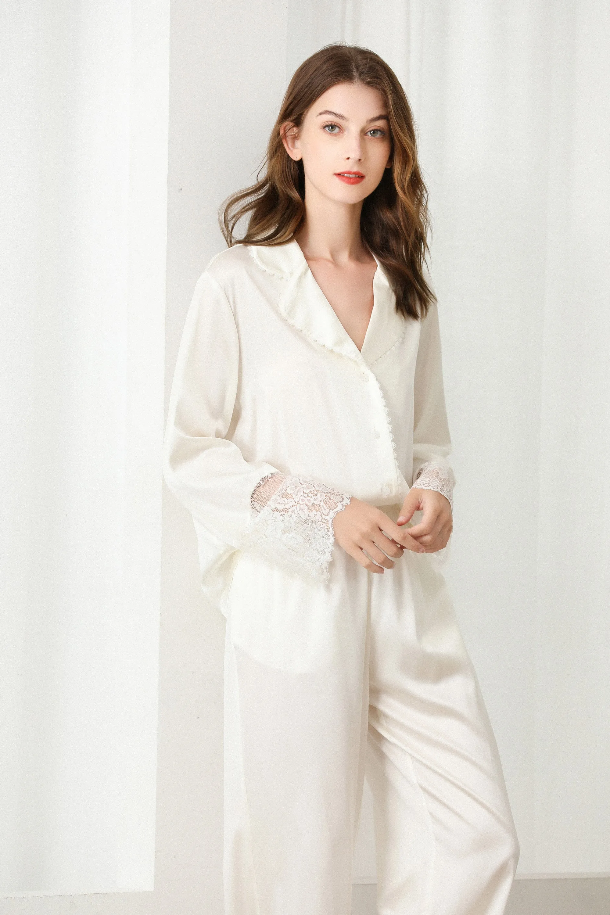 Lykke Home | 19 Momme Mulberry Silk Lace Pajama Set
