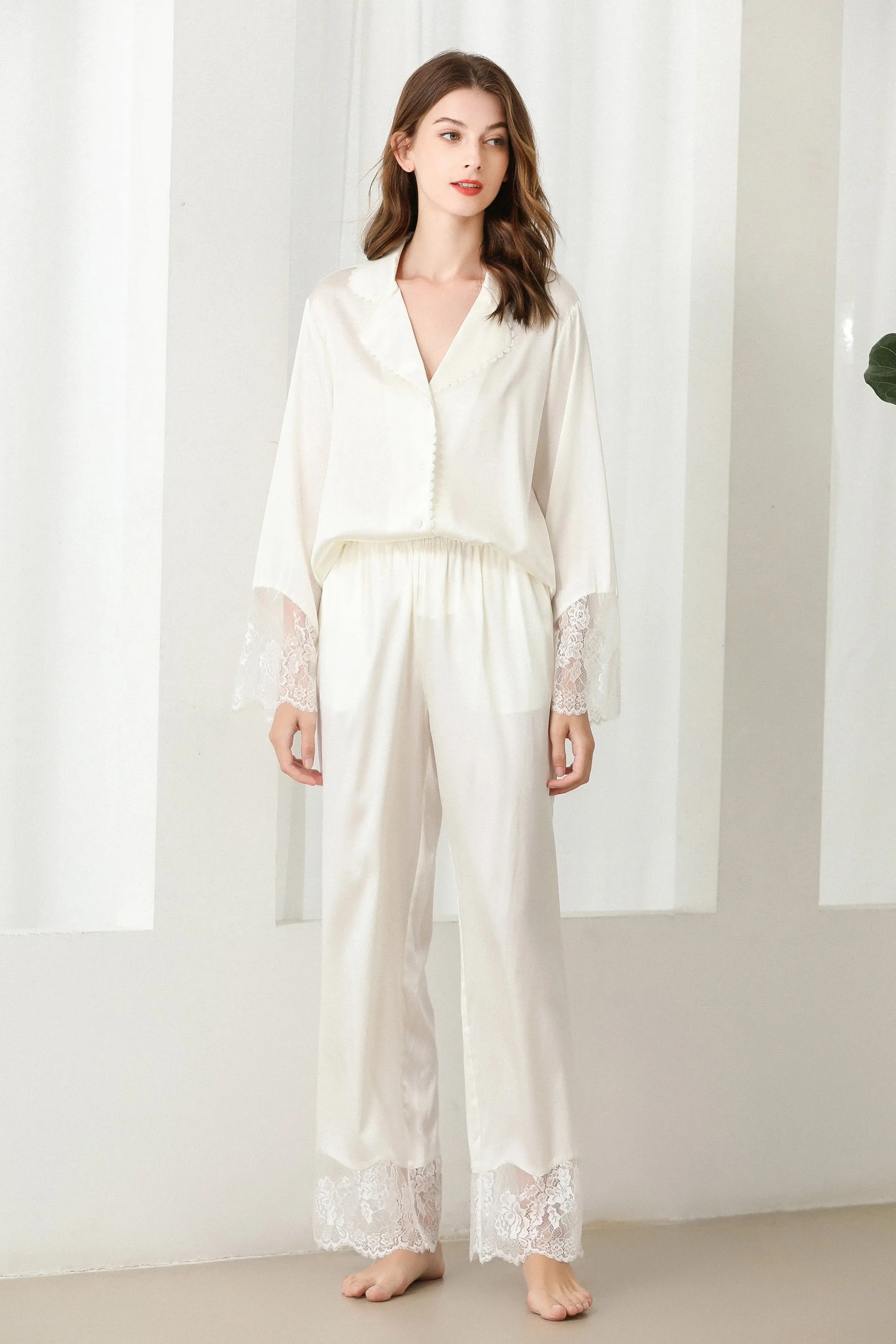 Lykke Home | 19 Momme Mulberry Silk Lace Pajama Set