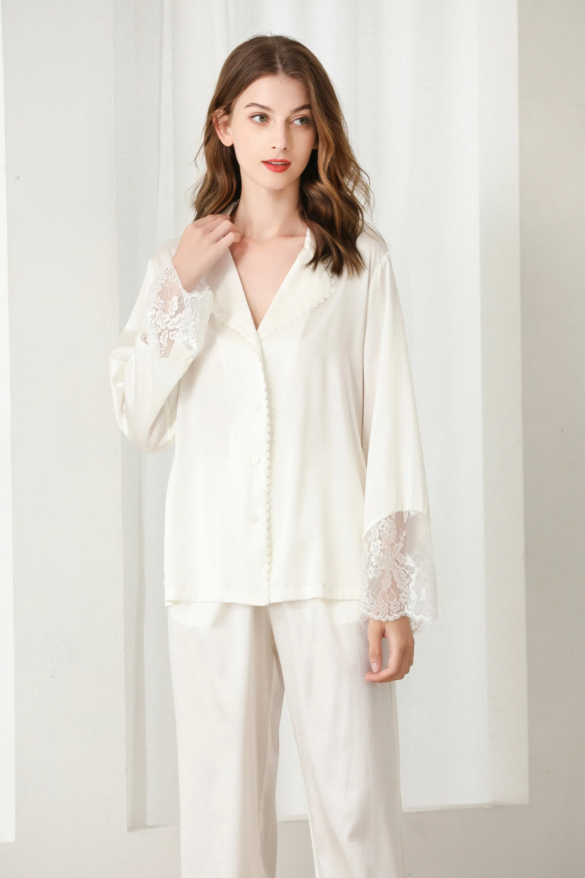 Lykke Home | 19 Momme Mulberry Silk Lace Pajama Set