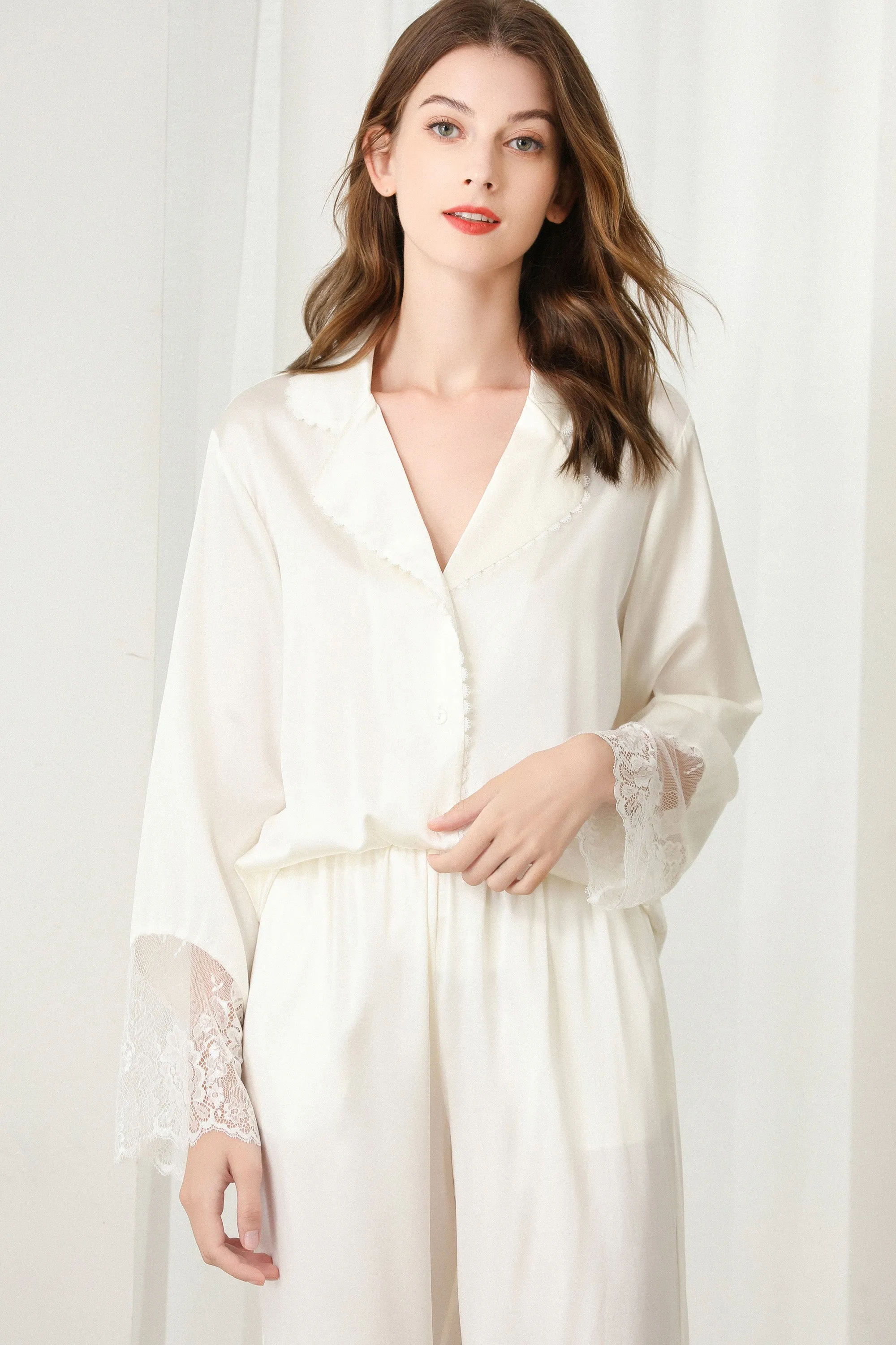 Lykke Home | 19 Momme Mulberry Silk Lace Pajama Set