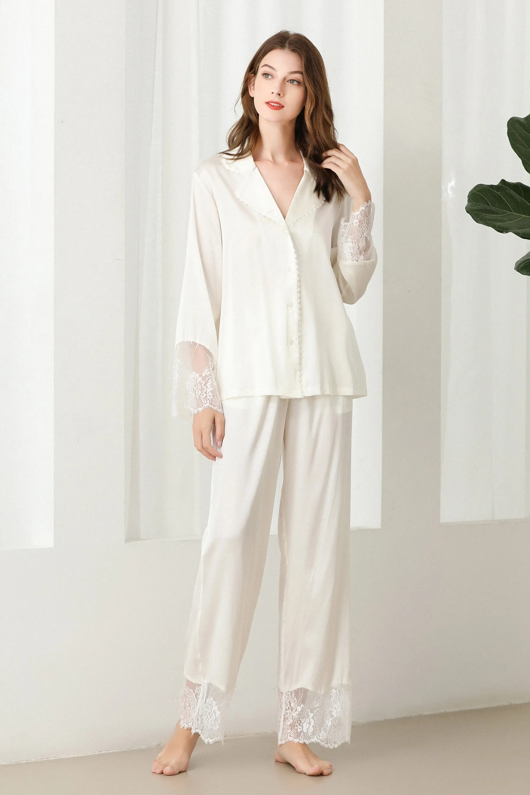 Lykke Home | 19 Momme Mulberry Silk Lace Pajama Set