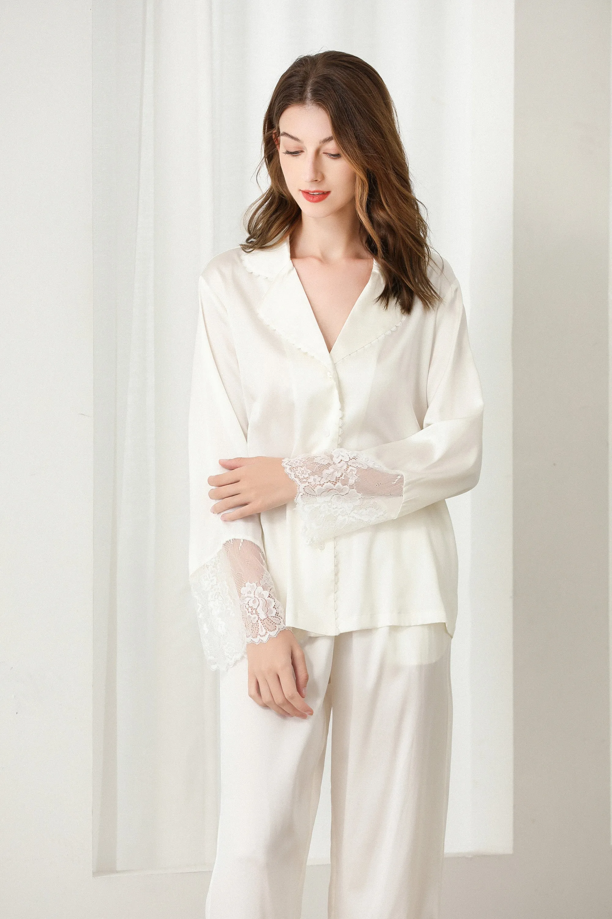 Lykke Home | 19 Momme Mulberry Silk Lace Pajama Set
