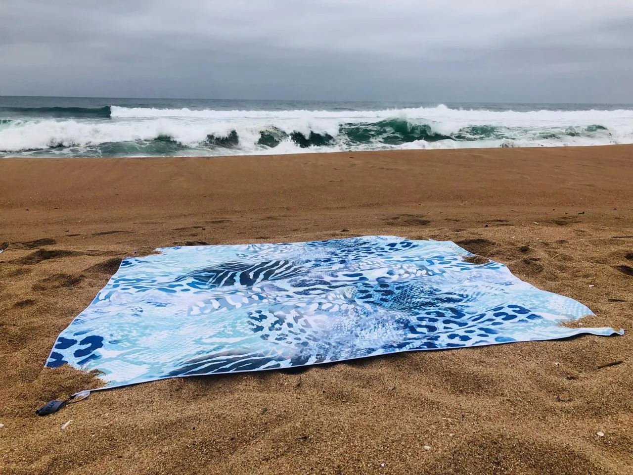 Microfibre - Towel 4 Two - Printed Beach Blanket - Blue leopard