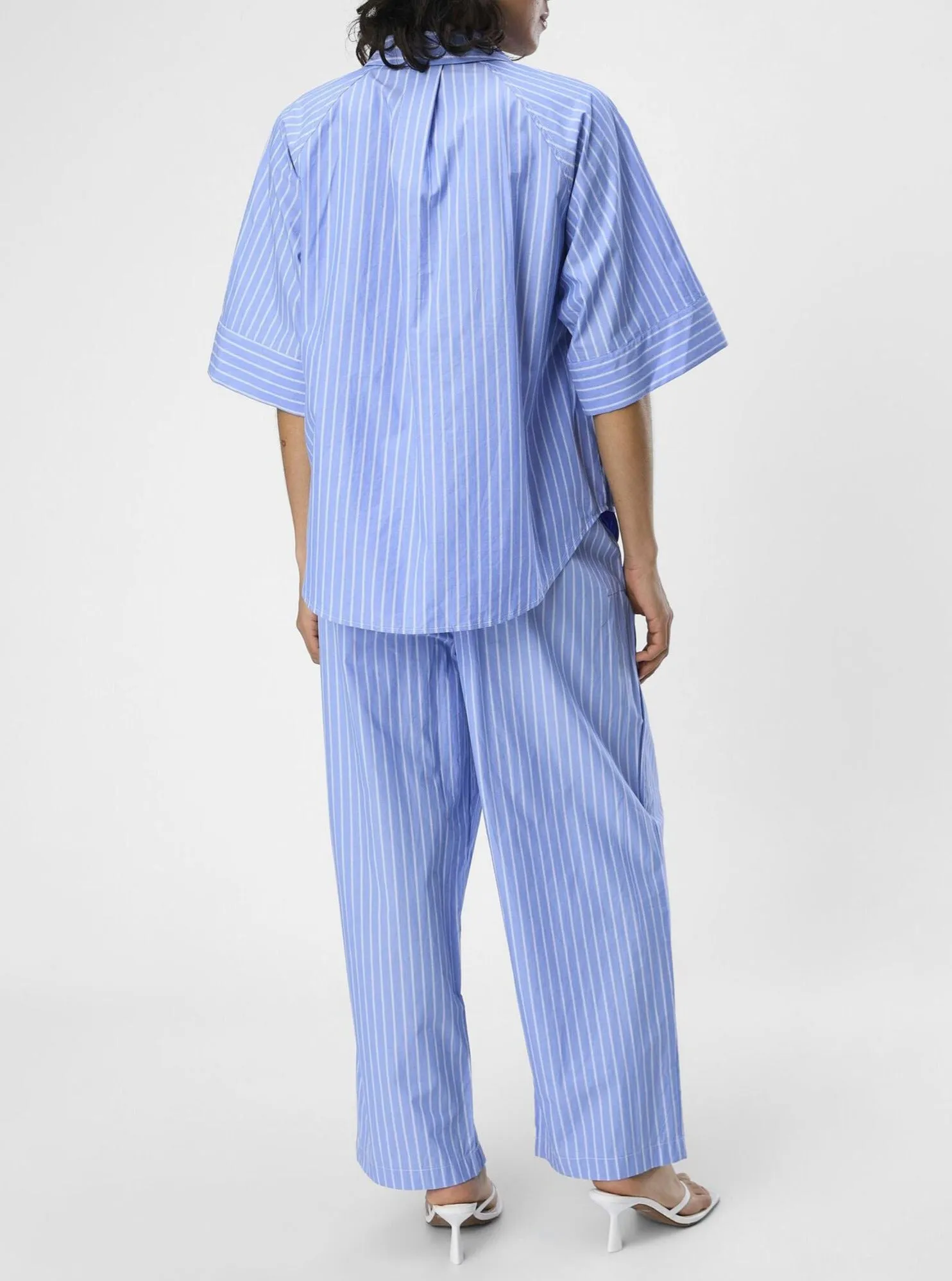 OBJPOPLINA 2/4 SHIRT 132 | BRUNNERA BLUE WHITE