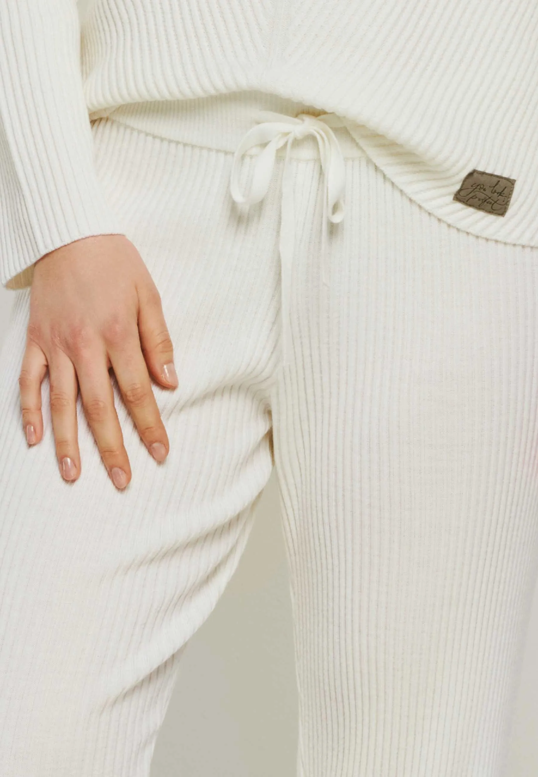 PANTS BLOSSOM - Breit gerippte Merino Strickhose