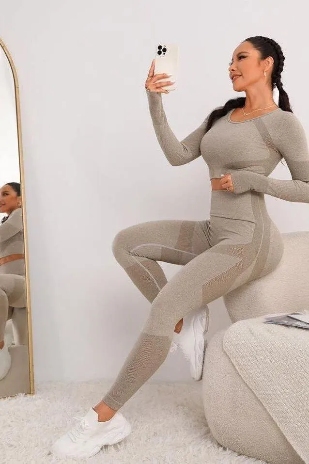 Seamless long-sleeved yoga set