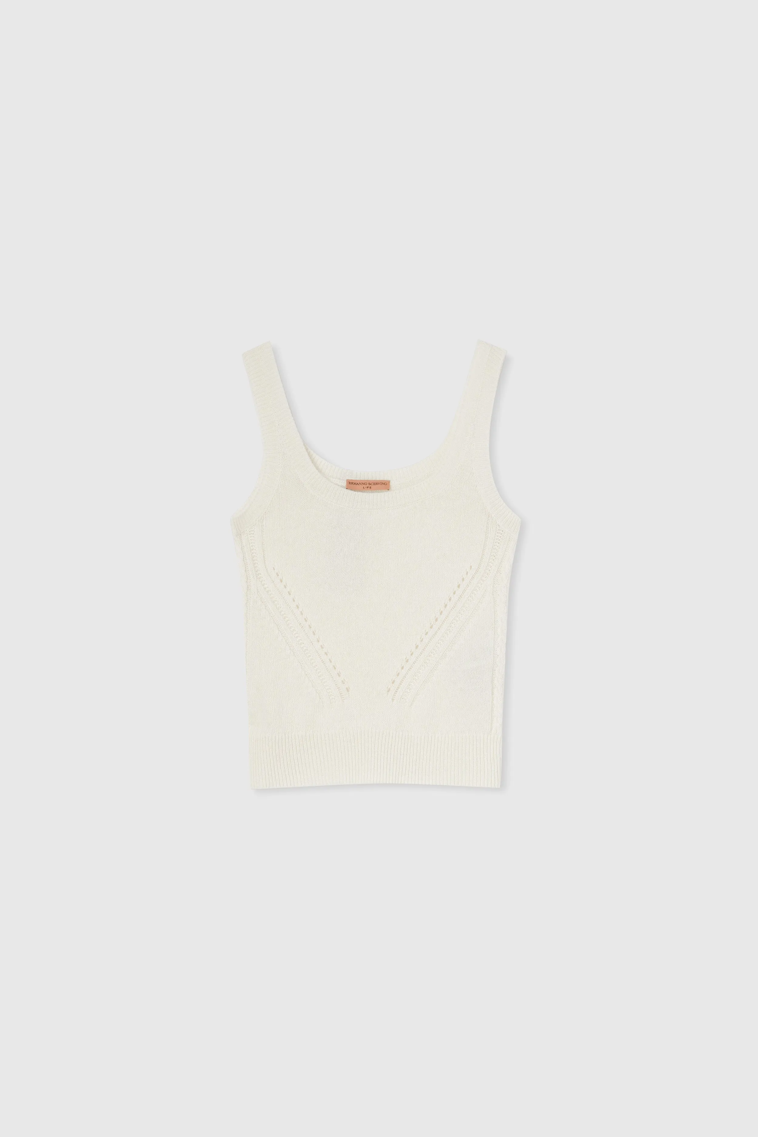 Tank top with micro braids.