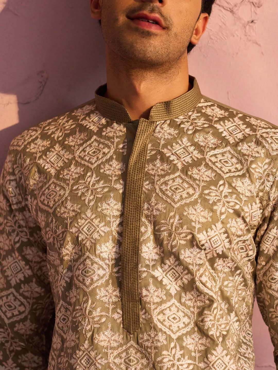 VASTRAMAY Men's Green Silk Embroidered Kurta
