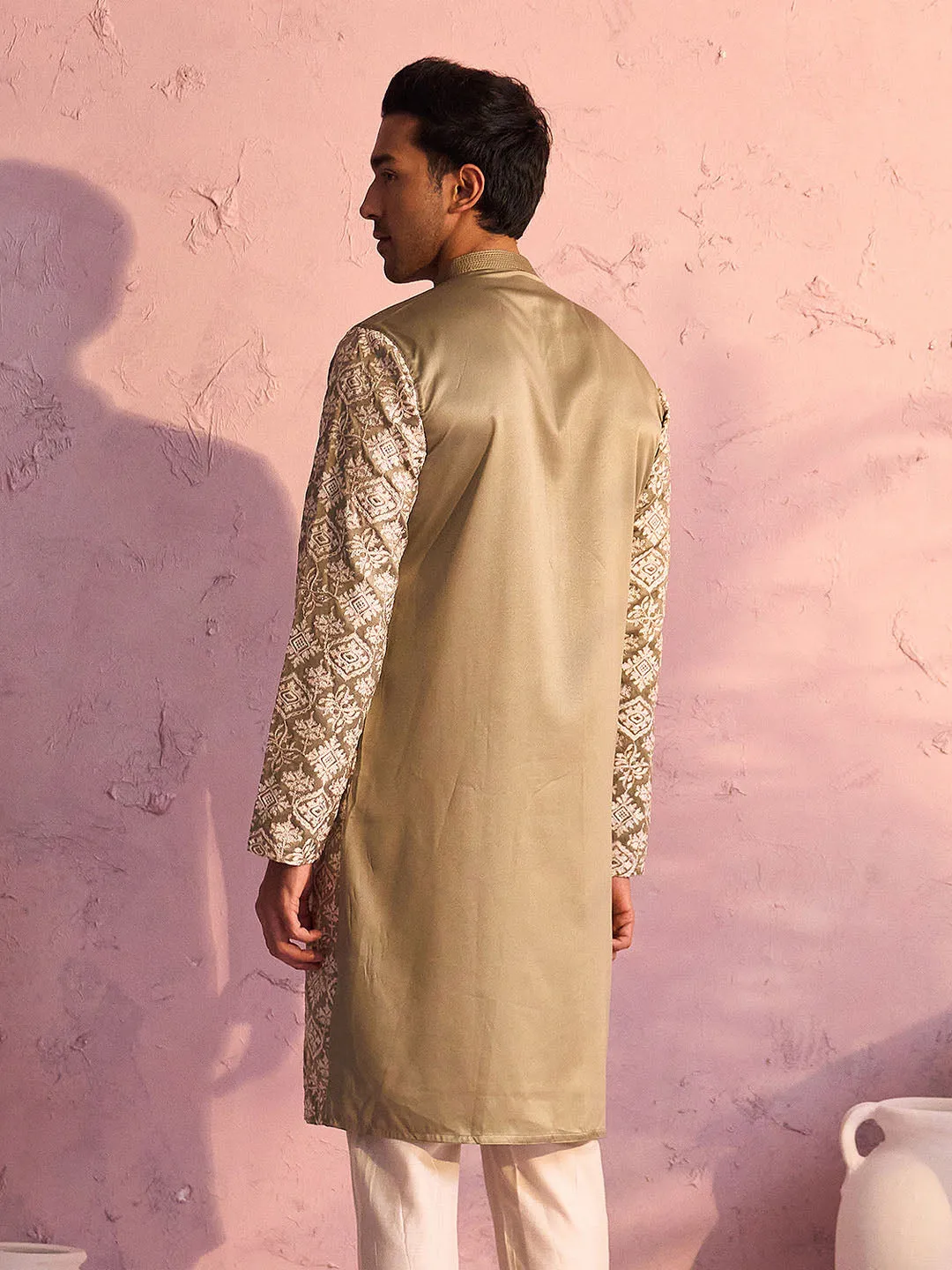 VASTRAMAY Men's Green Silk Embroidered Kurta