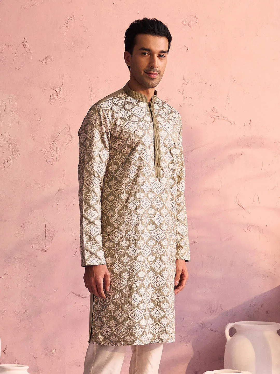 VASTRAMAY Men's Green Silk Embroidered Kurta