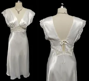 VINTAGE LUXURIOUS BRIDAL TROUSSEAU GLEAMING SATIN &  LACE BIAS NIGHTGOWN