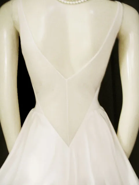 VINTAGE OLGA BRIDAL ALL LACE BODICE SPANDEX NIGHTGOWN WITH SHEER BACK IN OYSTER - SIZE MEDIUM