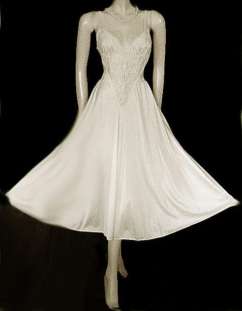 VINTAGE OLGA BRIDAL ALL LACE BODICE SPANDEX NIGHTGOWN WITH SHEER BACK IN OYSTER - SIZE MEDIUM