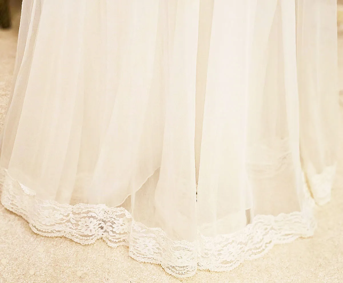 VINTAGE VIRGINIA WALLACE SOUTHERN BELLE BRIDAL TROUSSEAU LACE NIGHTGOWN WITH A VERY FULL SKIRT