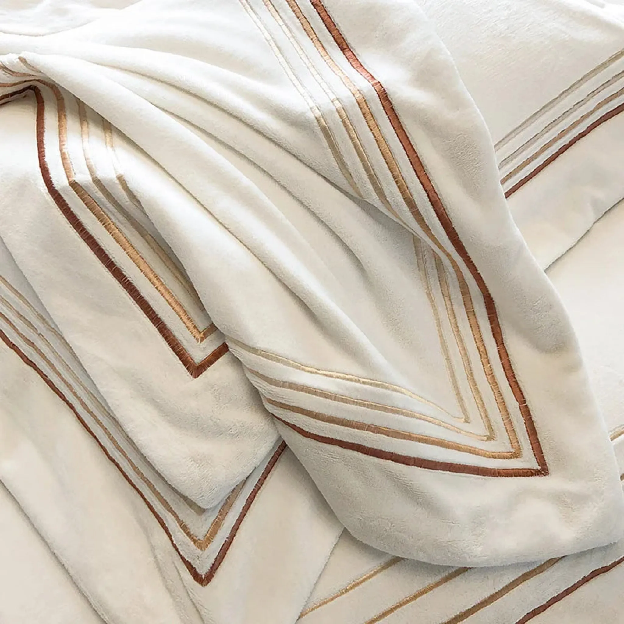 Warm Thickened Milk Velvet Bedding Set Four Lines Embroidery Duvet Cover Set Bed Sheet Or Elastic Band Fitted Sheet Pillowcases
