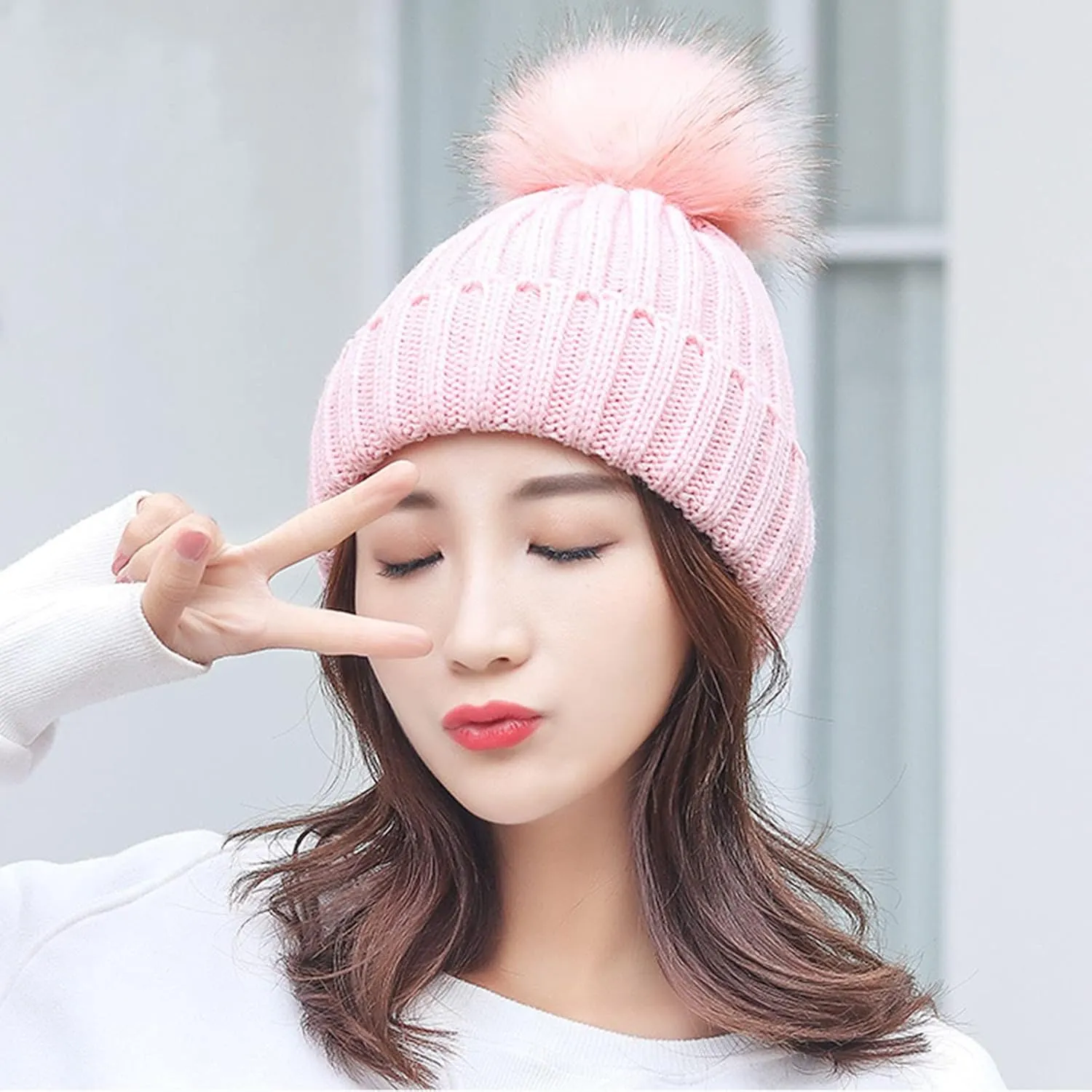 Winter eanie Hats for Women Soft Ski Cuff Cap with om om Fleece Thick Knitted kull Cap