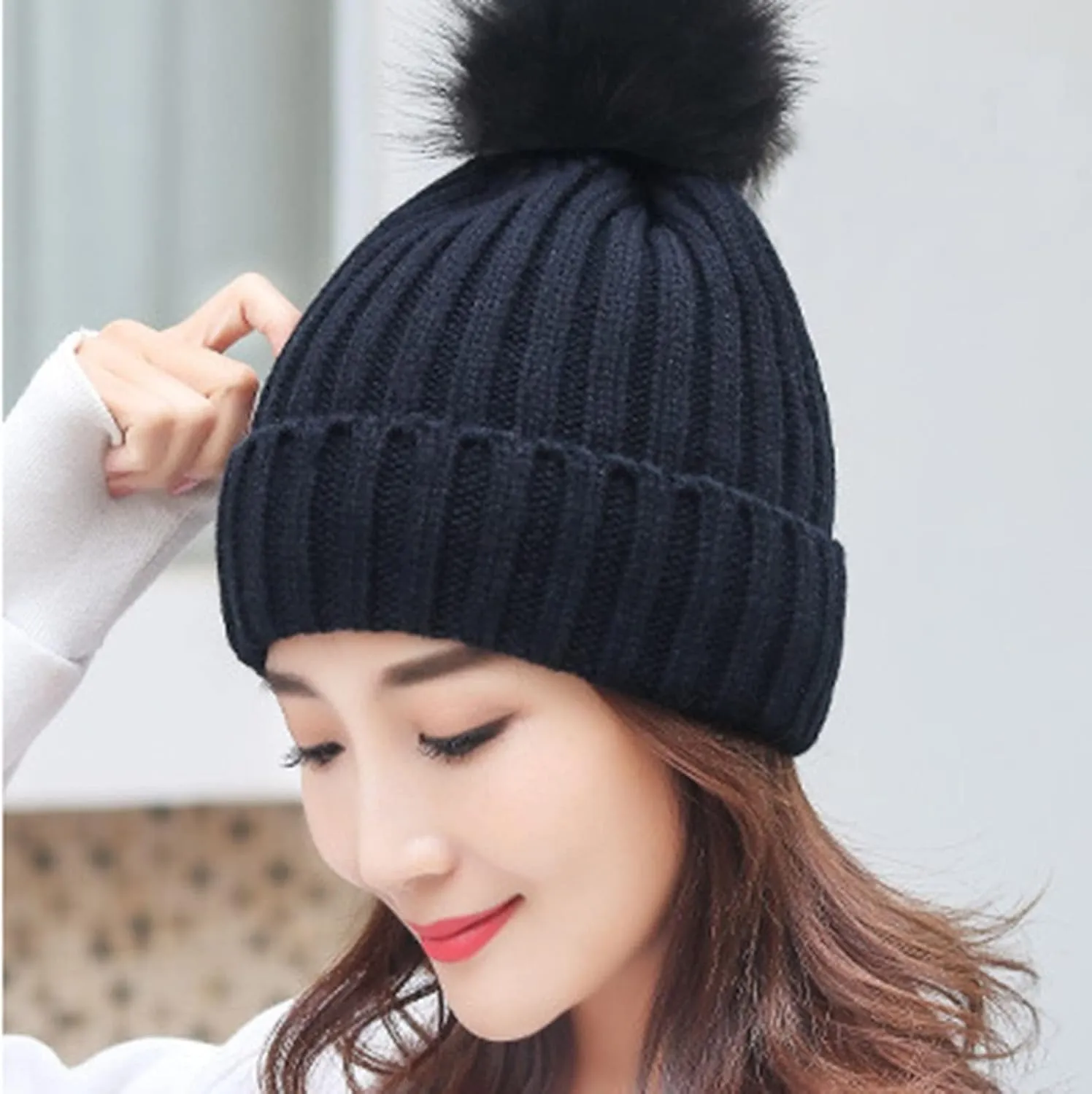 Winter eanie Hats for Women Soft Ski Cuff Cap with om om Fleece Thick Knitted kull Cap