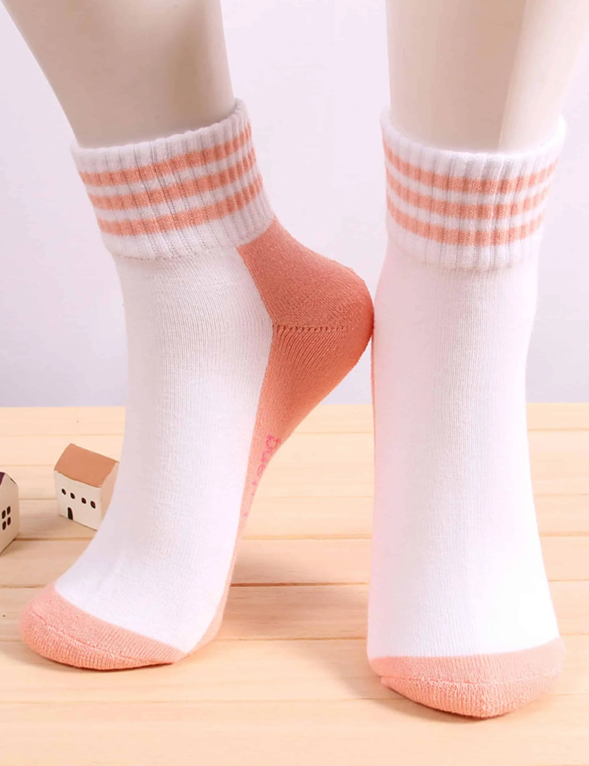 Women's Classic Retro Design Cotton Anklet Quarter Socks
