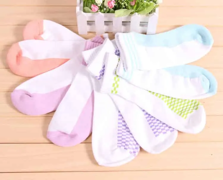 Women's Classic Retro Design Cotton Anklet Quarter Socks
