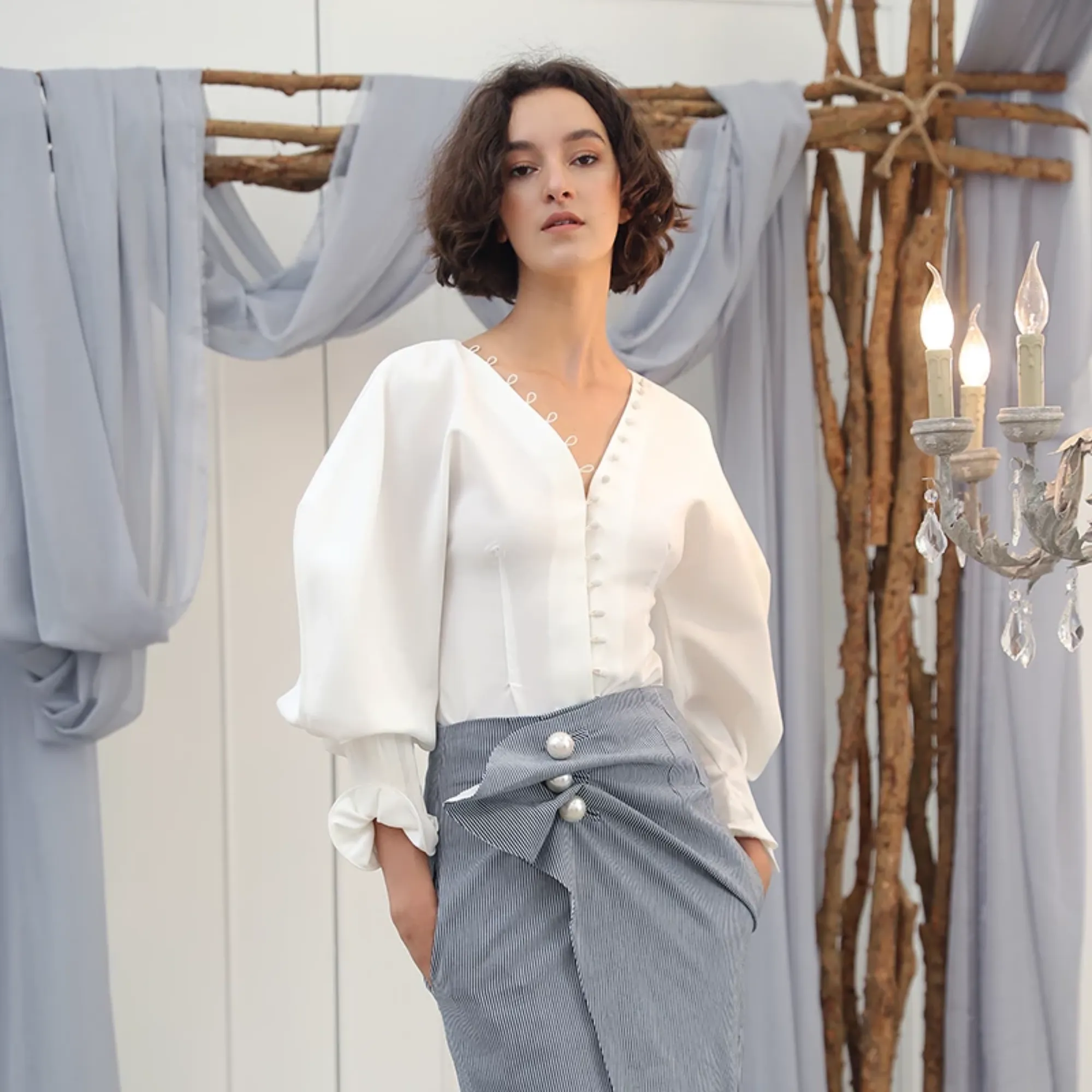 Women's Polyester V-Neck Lantern-Sleeved Slim Blouse