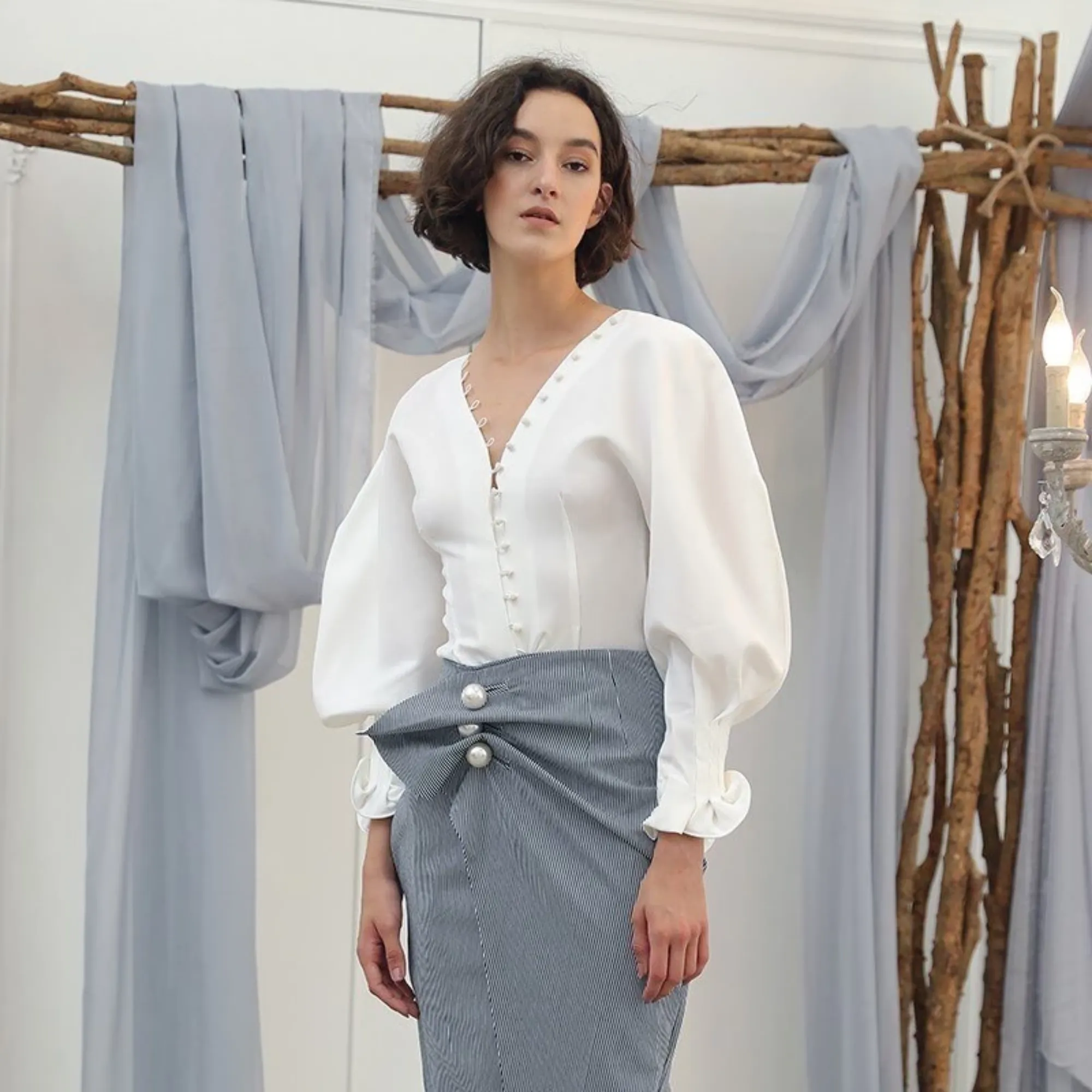 Women's Polyester V-Neck Lantern-Sleeved Slim Blouse