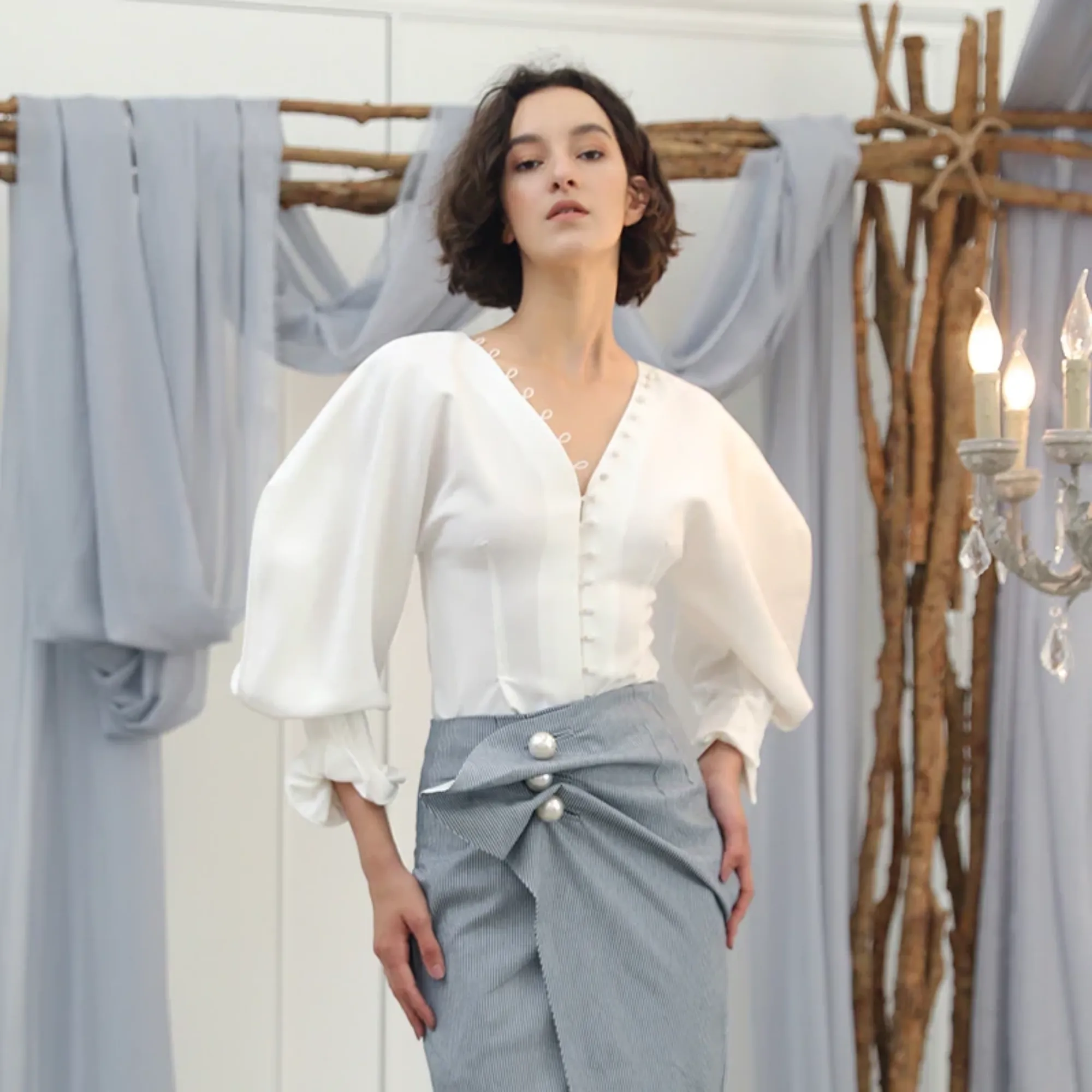 Women's Polyester V-Neck Lantern-Sleeved Slim Blouse