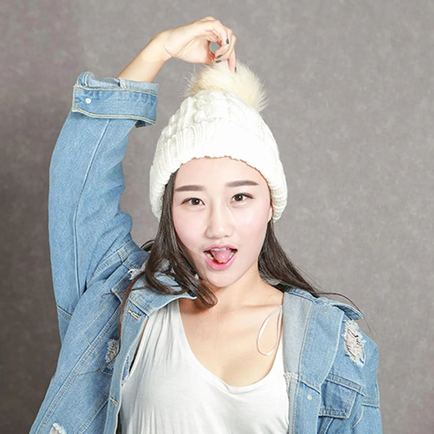 Womens Winter Beanie Hat Warm Fleece Lined Knitted Cap with Pom Pom Outdoor Runner Cap